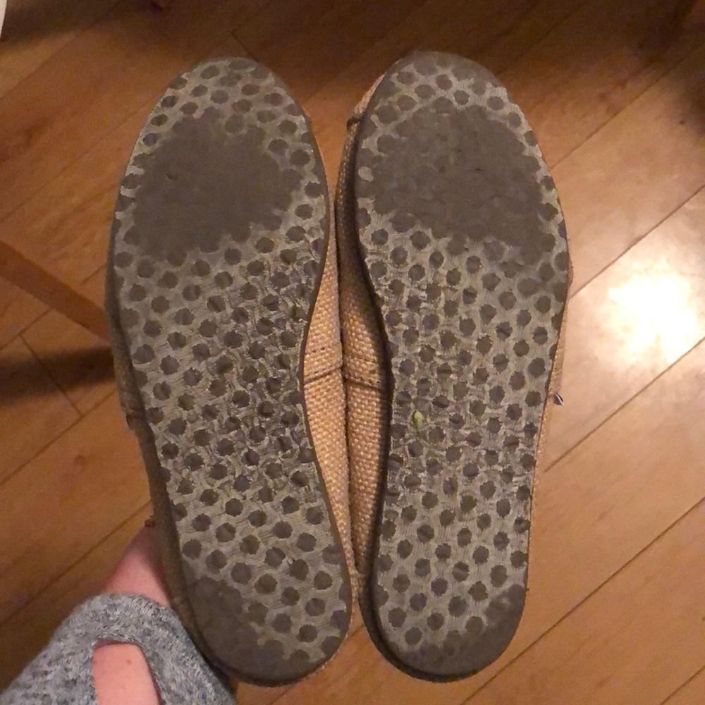 Toms - Picture 3 of 3